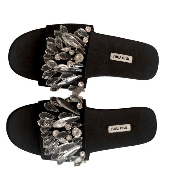 Mimi Miu embellished black slides! Hardly worn and in Great condition size 39